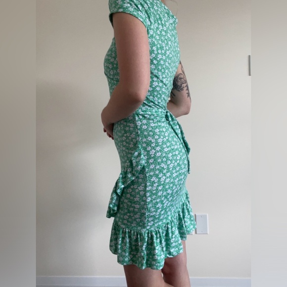 Cute Floral Mini Dress - Picture 6 of 6